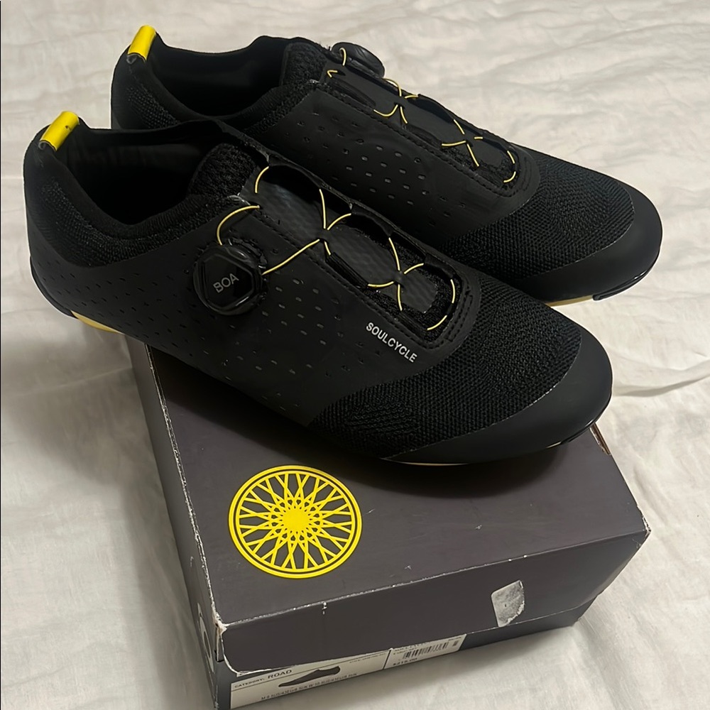 SoulCycle Black and Yellow Athletic Shoes Sleek Design Unisex. Womens Size 10